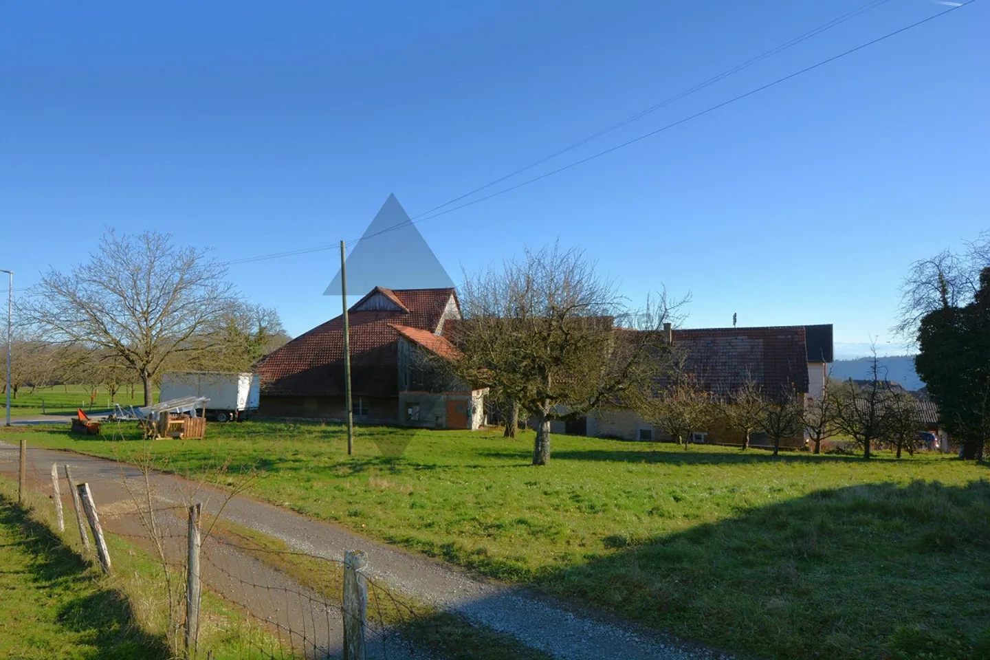PROPRIÉTÉ INTÉRESSANTE | EMPLACEMENT TRÈS ENSOLEILLÉ ET CALME | ZONE VILLAGE - Photo 1 sur 7