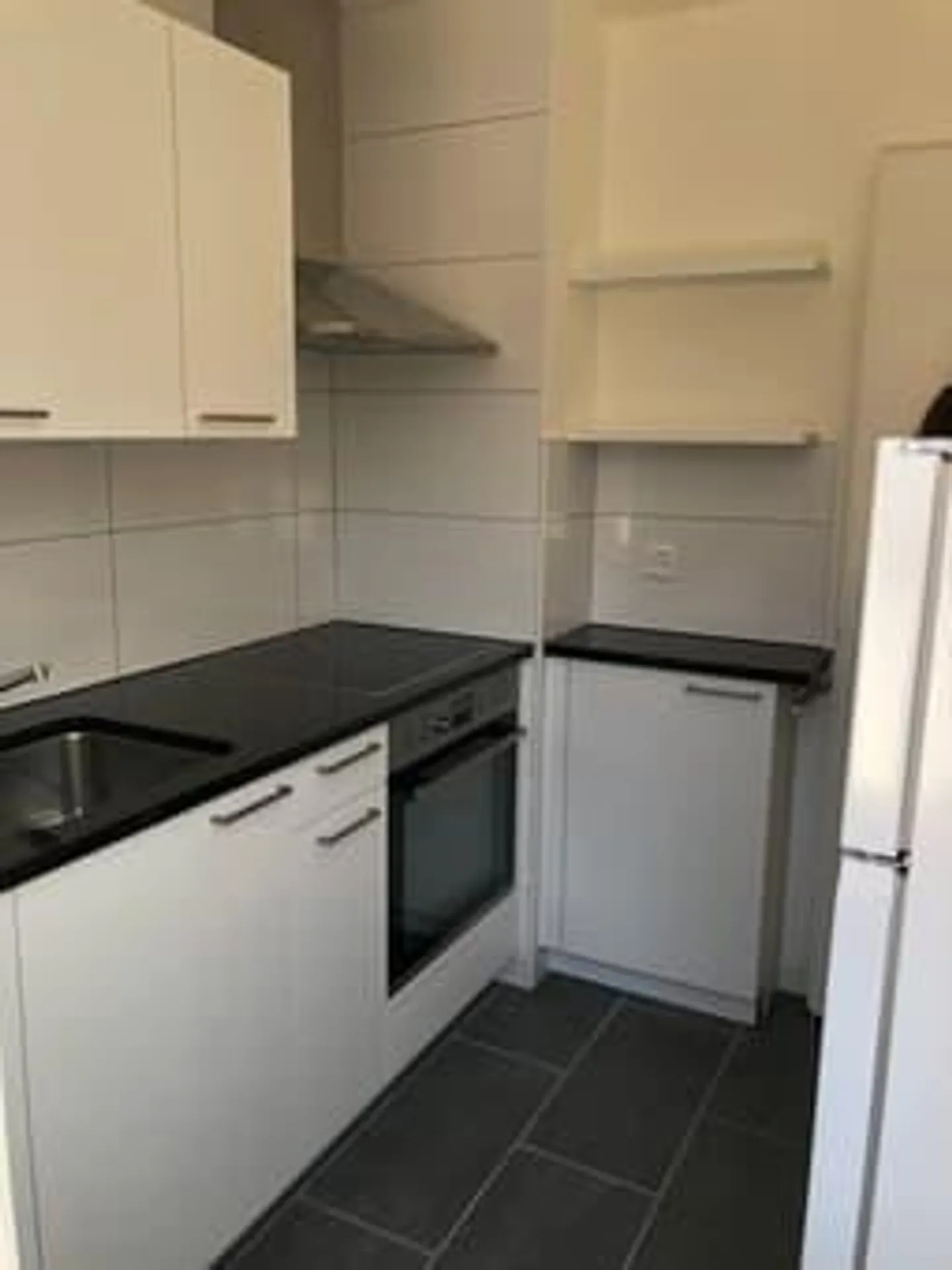 Appartement 3.5 pièces fraîchement rénové à Niederscherli - Photo 2 sur 8