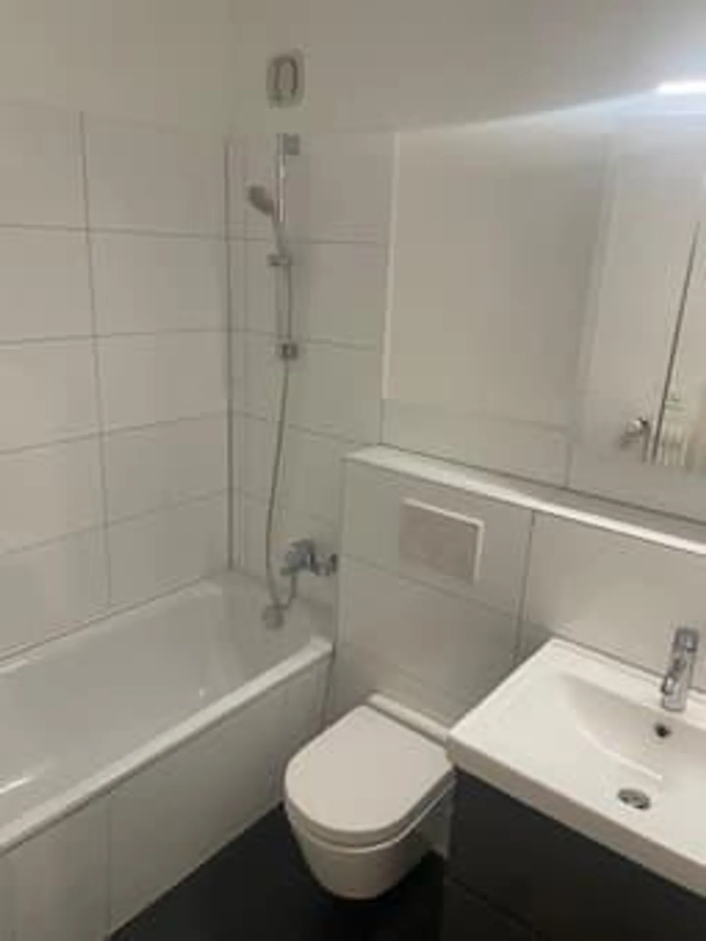 Appartement 3.5 pièces fraîchement rénové à Niederscherli - Photo 5 sur 8
