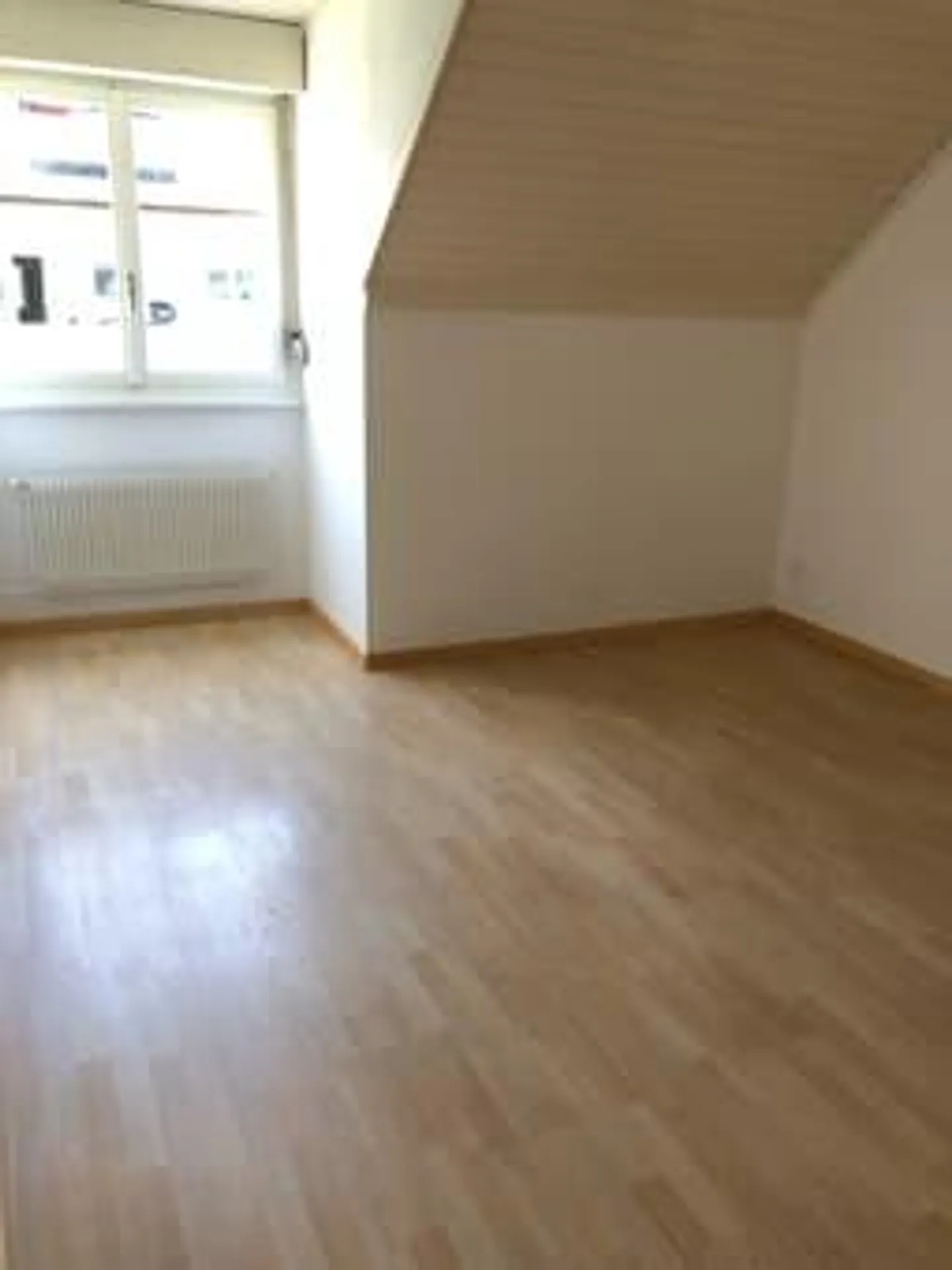 Appartement 3.5 pièces fraîchement rénové à Niederscherli - Photo 3 sur 8