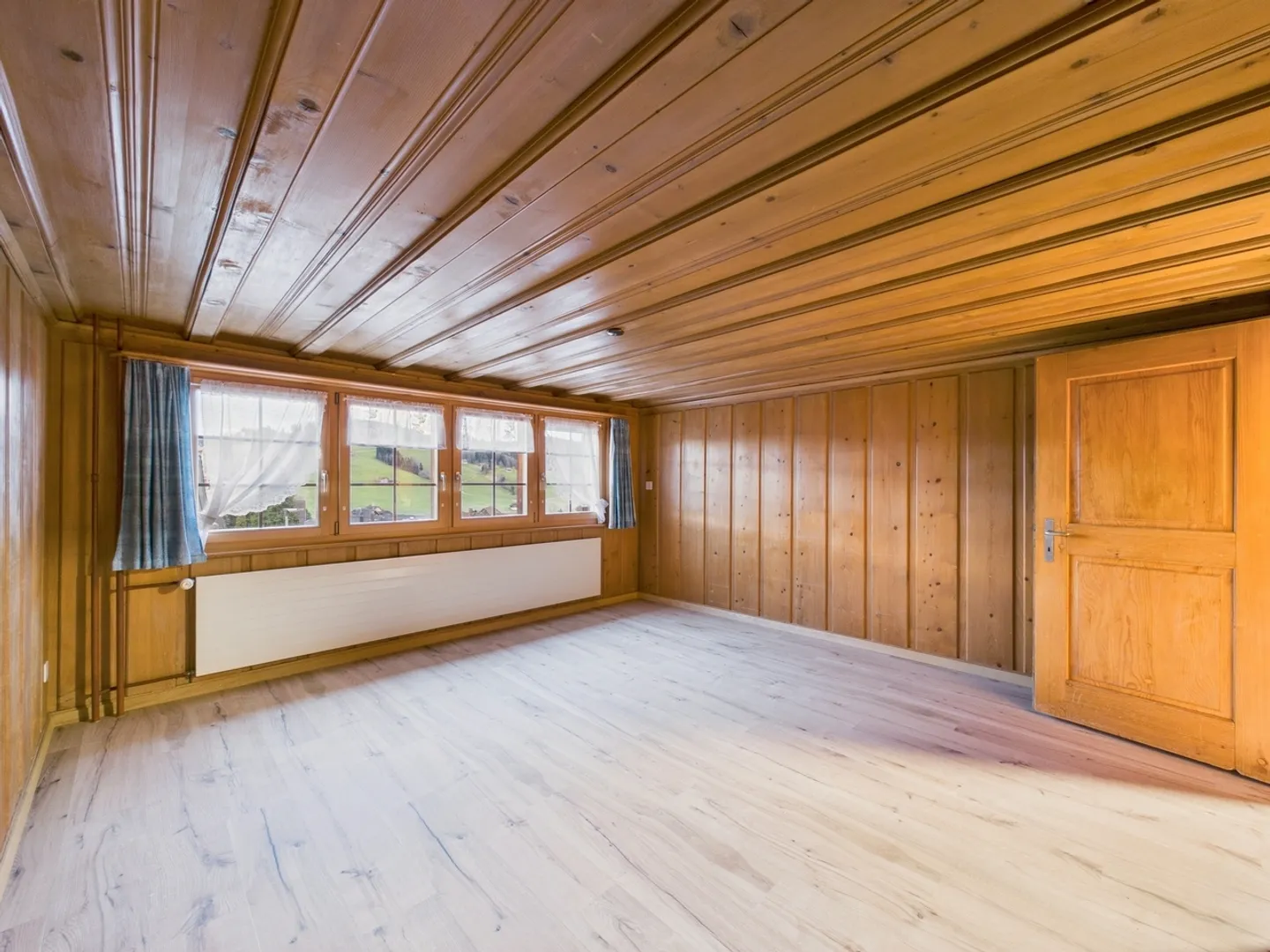 Appartamento 4.5 stanze recentemente ristrutturato in un elegante edificio d'epoca a Degersheim - Foto 1 di 10