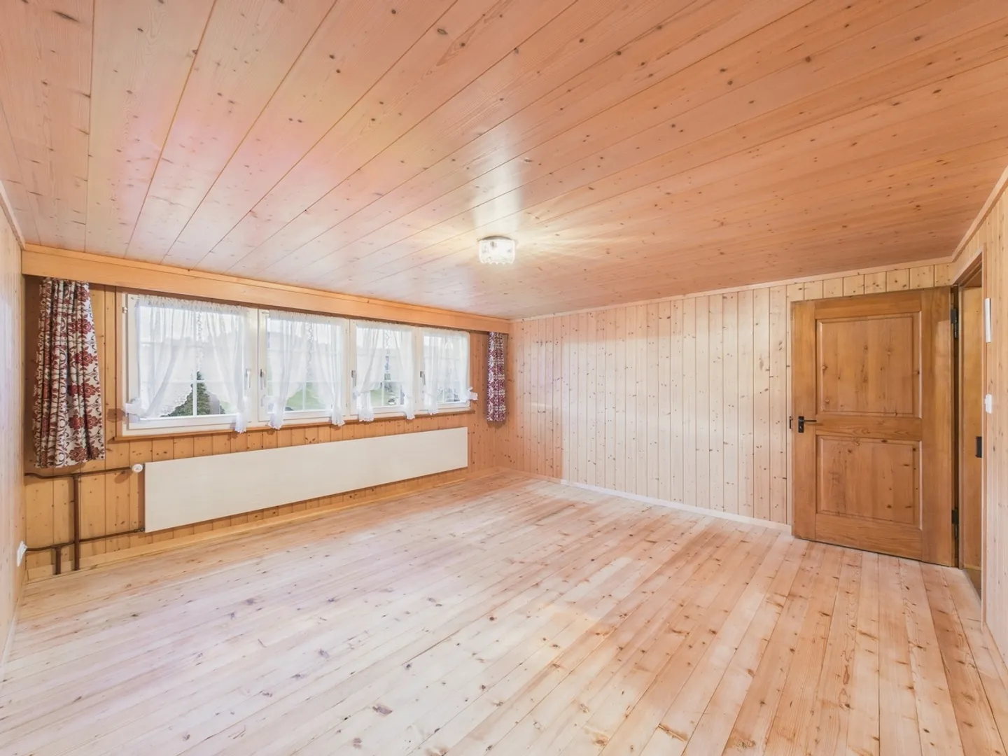 Appartamento 4.5 stanze recentemente ristrutturato in un elegante edificio d'epoca a Degersheim - Foto 4 di 10