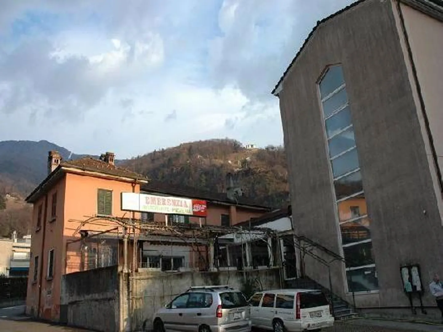 Ristorante con appartamenti a Bellinzona - Foto 1 di 13