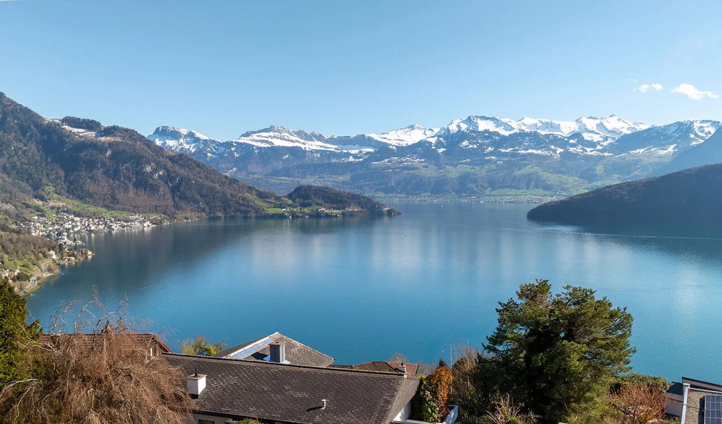Traumhafte Aussichtslage mit See- und Bergpanorama an privilegierte... - Photo 1 sur 6