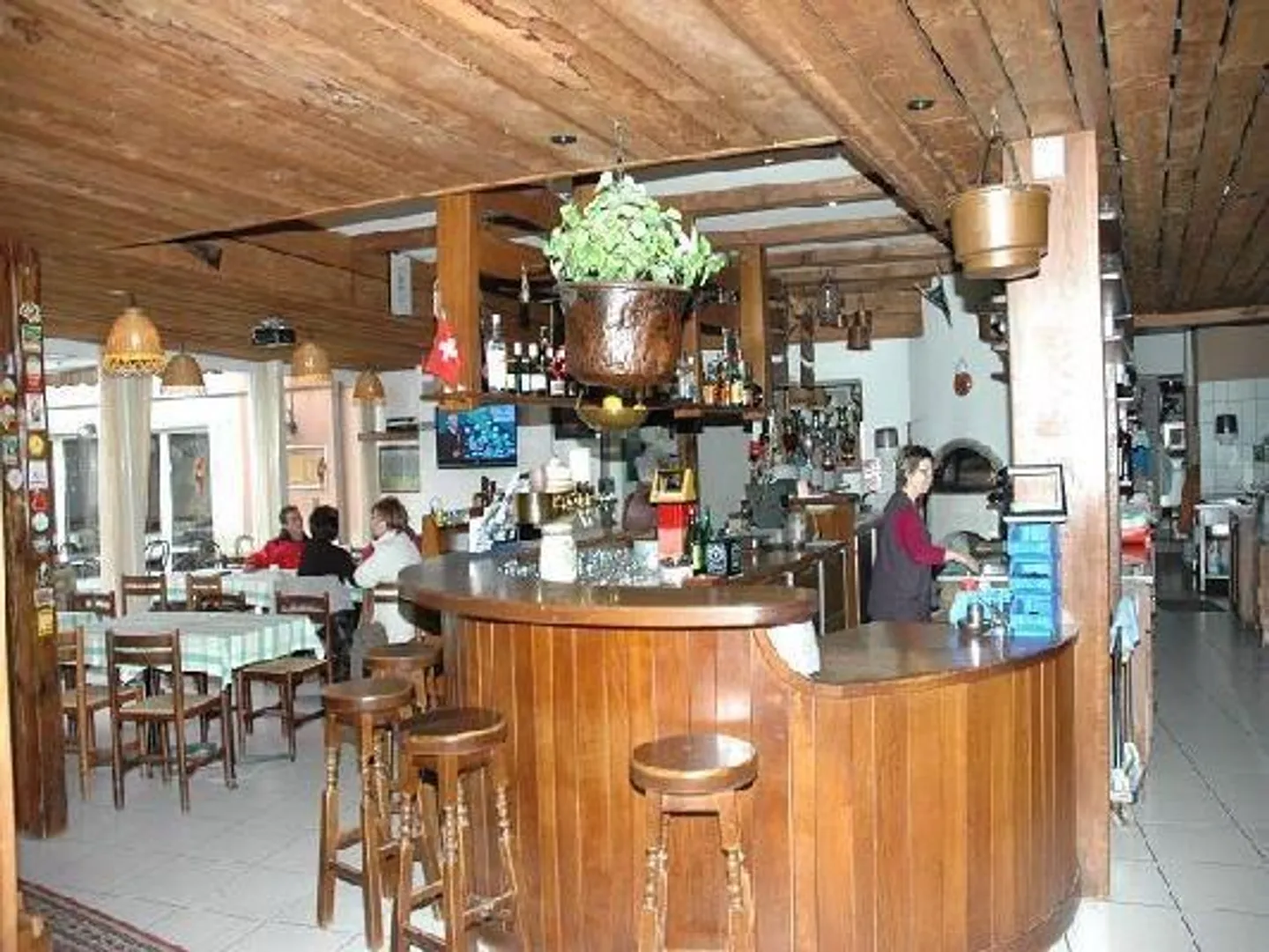 Ristorante con appartamenti a Bellinzona - Foto 2 di 13