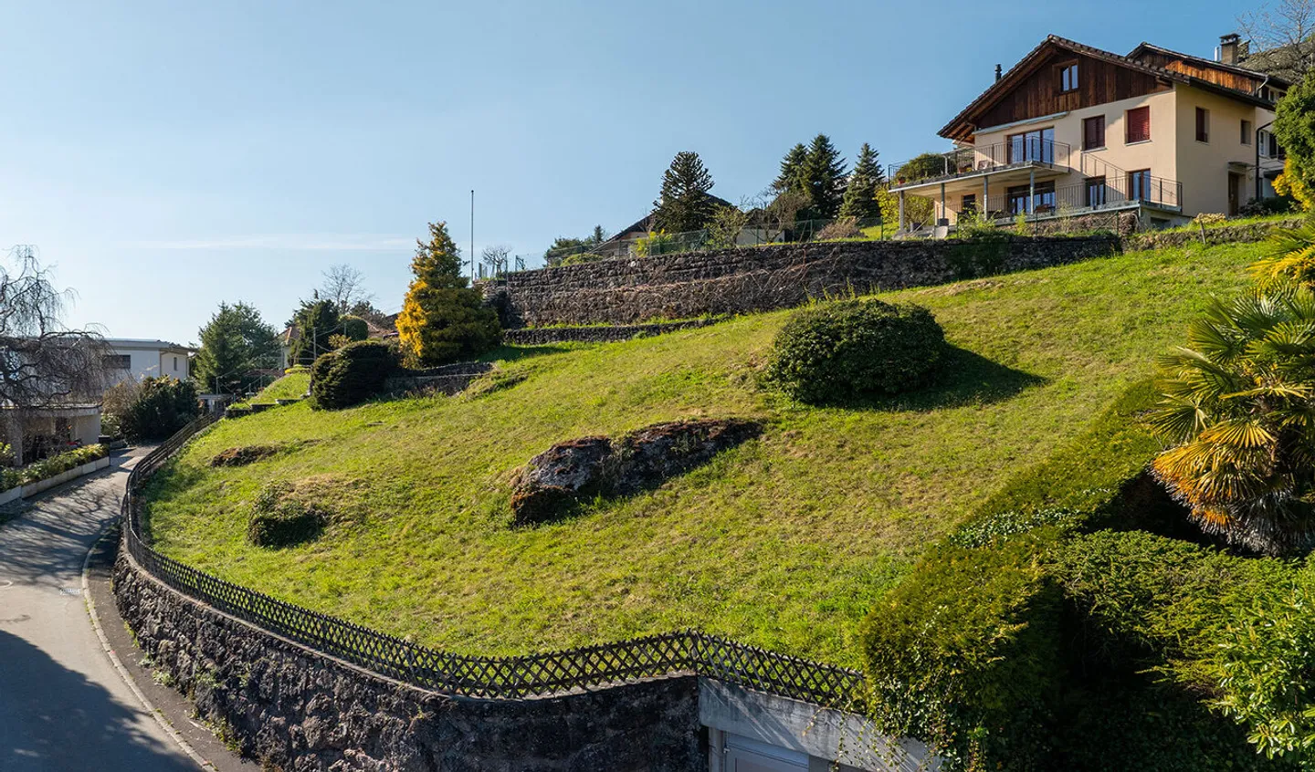 Traumhafte Aussichtslage mit See- und Bergpanorama an privilegierte... - Photo 2 sur 6