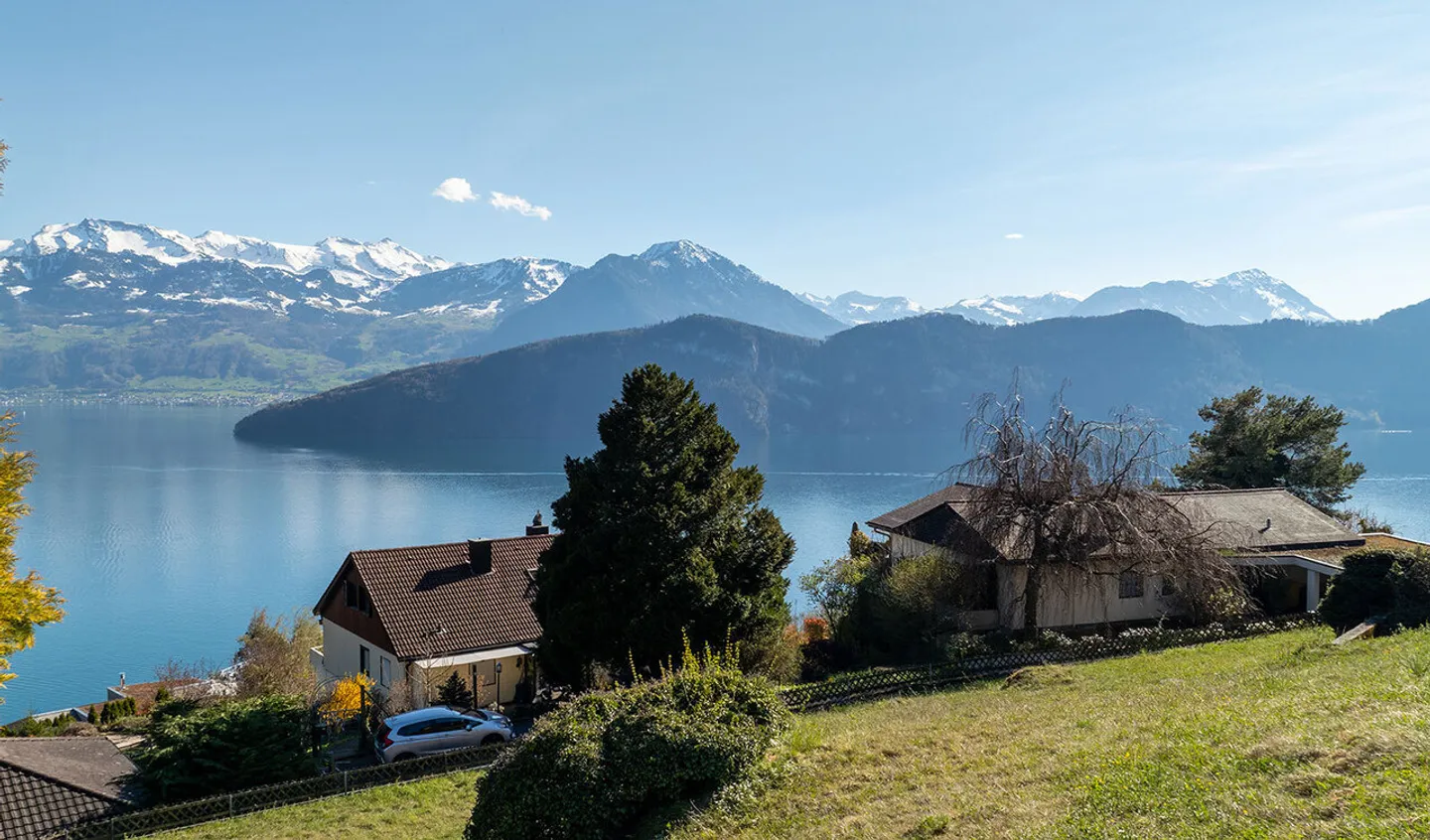 Traumhafte Aussichtslage mit See- und Bergpanorama an privilegierte... - Photo 5 sur 6