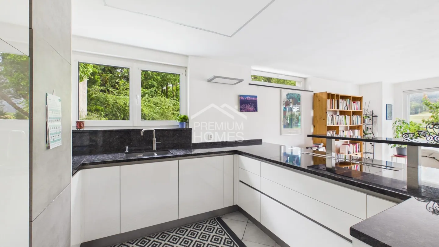 Stunning Terrace Apartment - Photo 7 of 13
