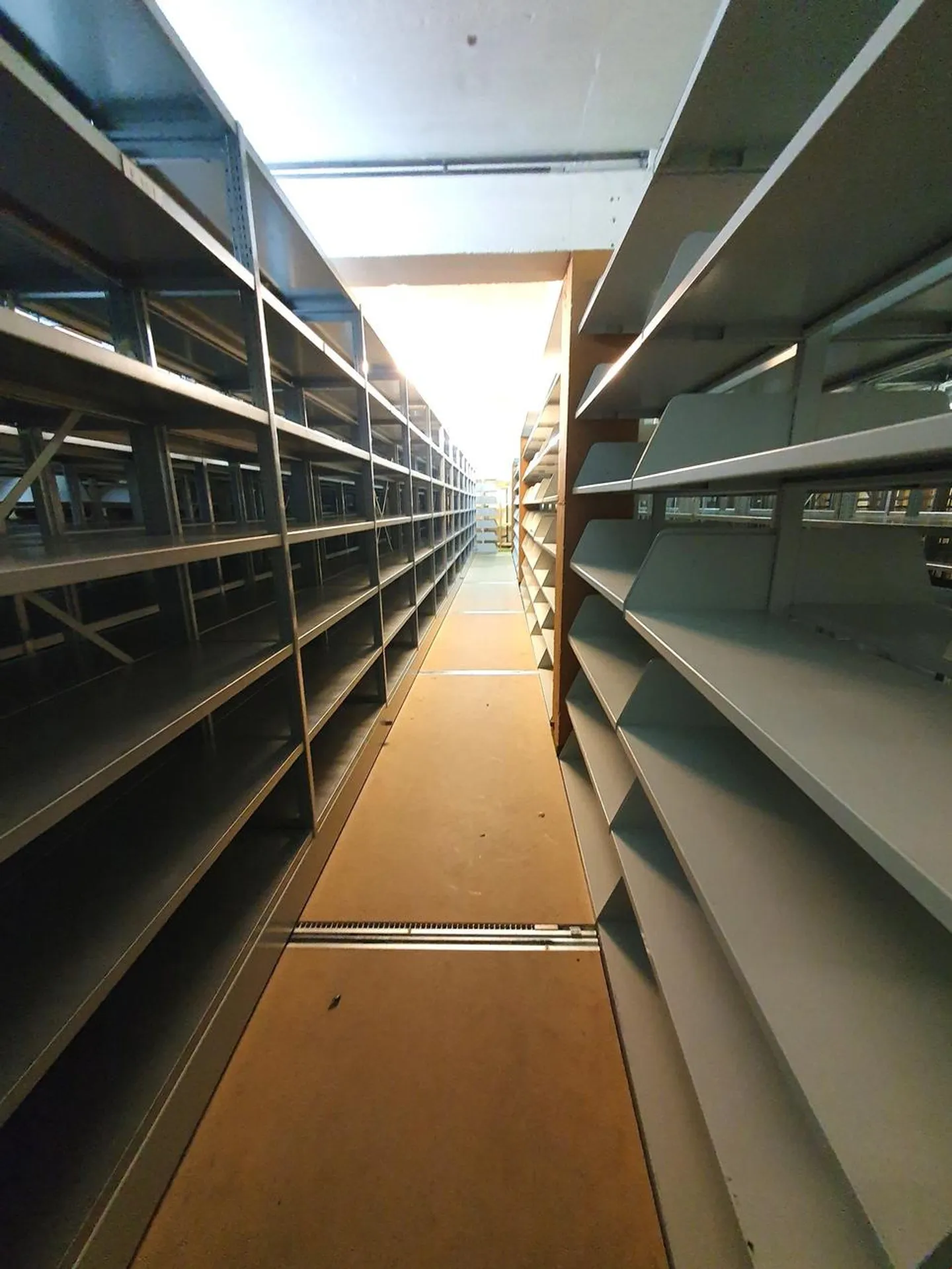 IN VENDITA! Magazzini per deposito, nel centro di Sion! - Foto 7 di 12