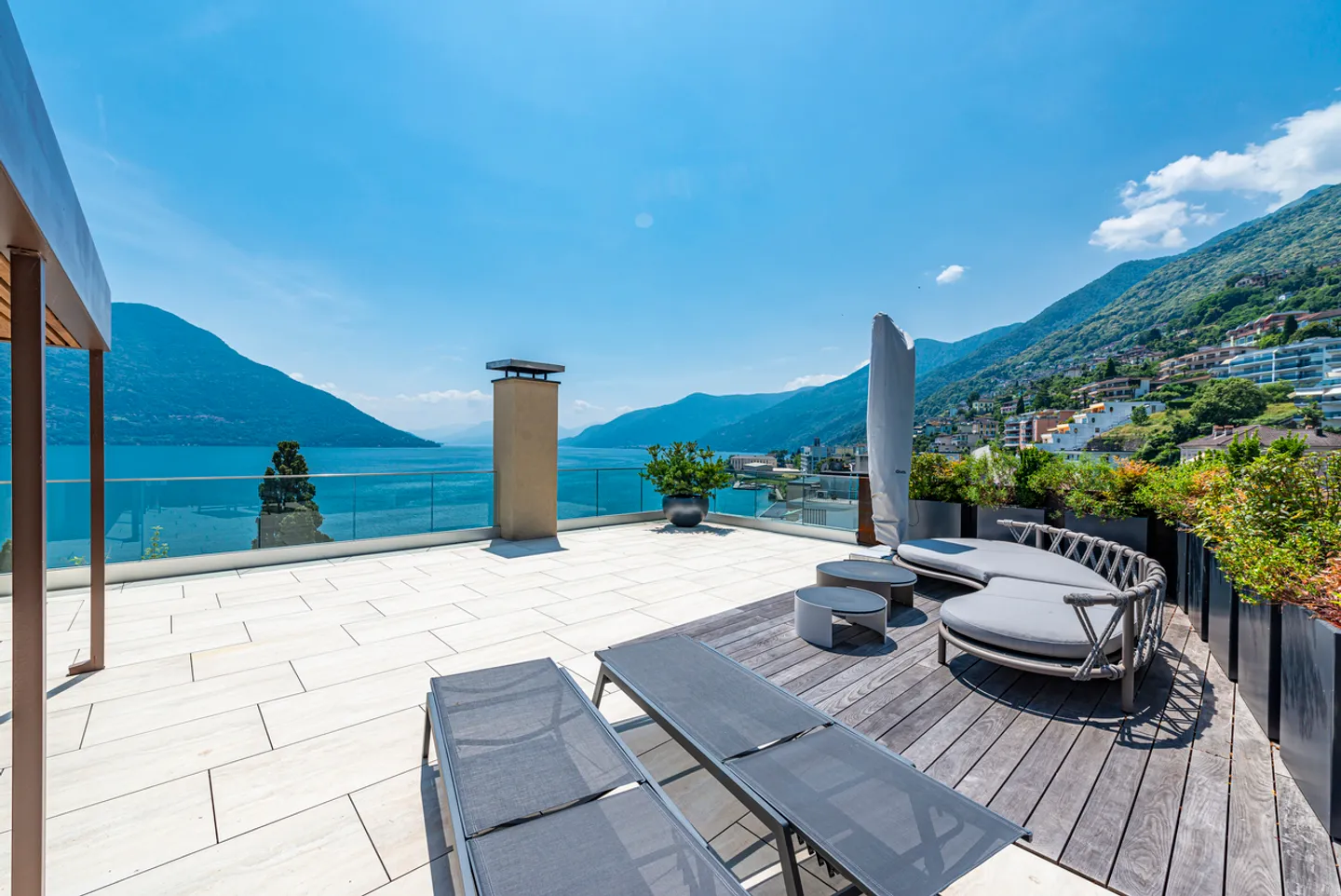 Furnished duplex penthouse with views of Lake Maggiore - Photo 1 of 15