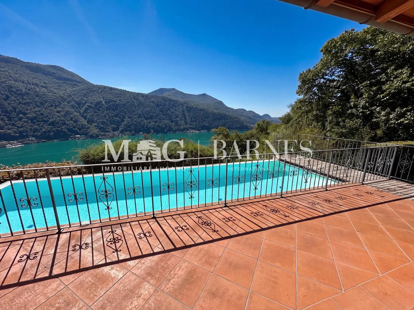Noble Villa mit Super Aussicht auf den Lago di Lugano - Foto 2 von 14
