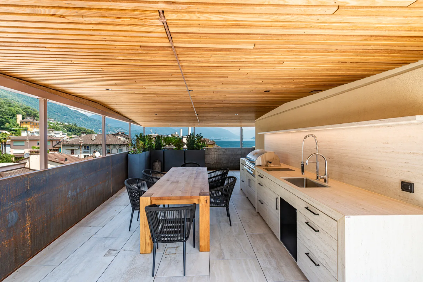Furnished duplex penthouse with views of Lake Maggiore - Photo 14 of 15