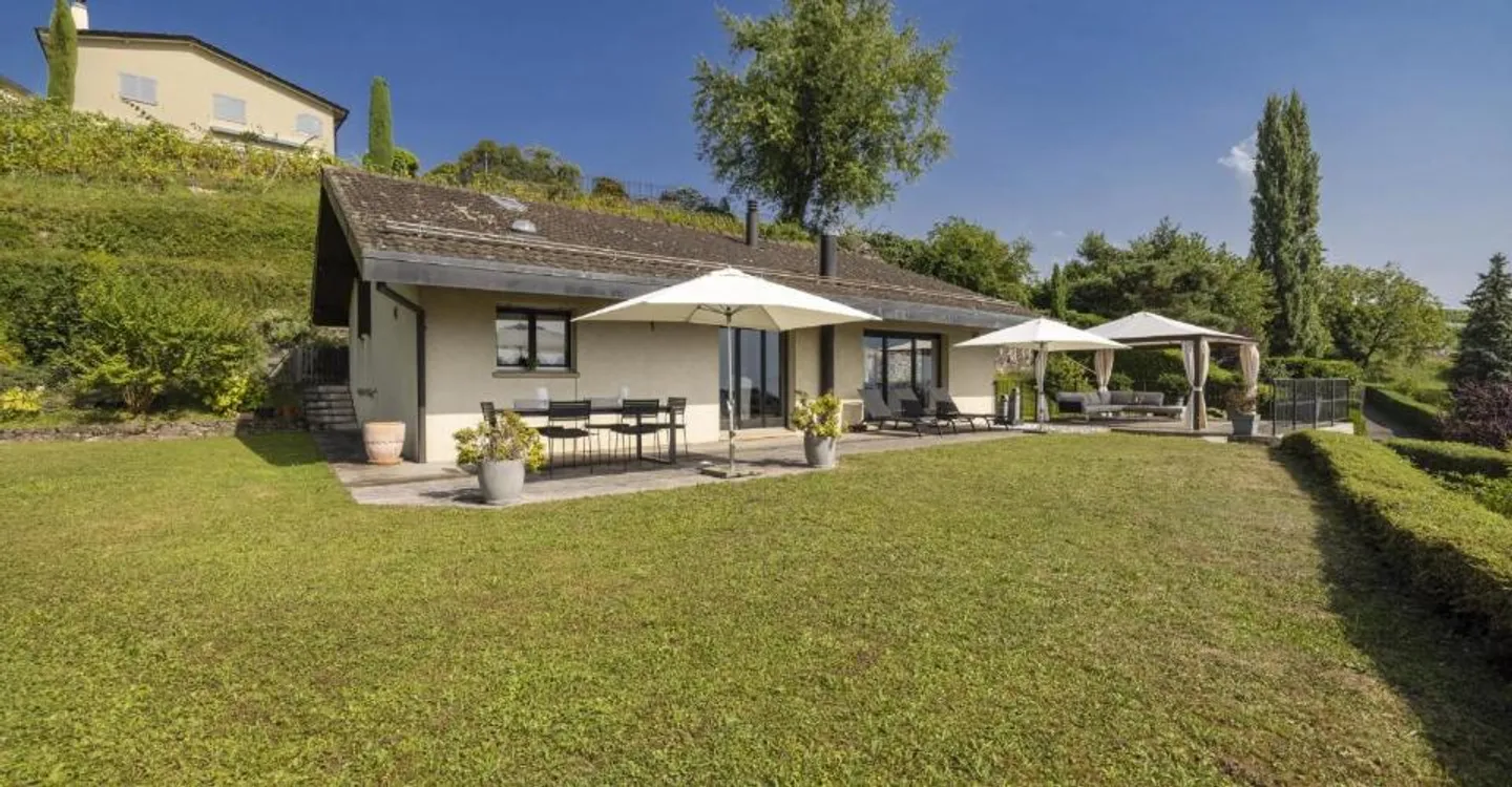 Beautiful individual villa with nice lake view - Photo 1 of 11