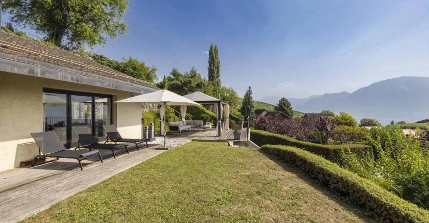 Beautiful individual villa with nice lake view - Photo 2 of 11