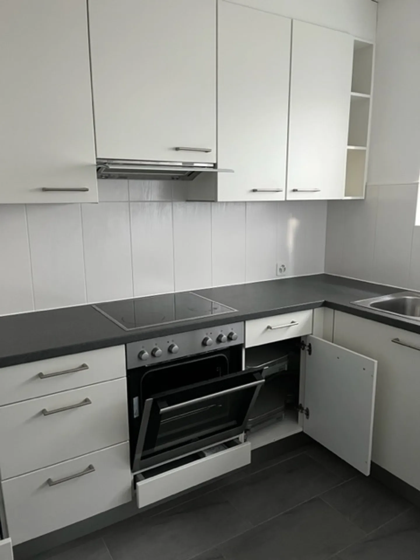 MURALTO, NOUS LOUONS 3 PIÈCES DANS UN QUARTIER TRANQUILLE ET CENTRAL - Photo 2 sur 8