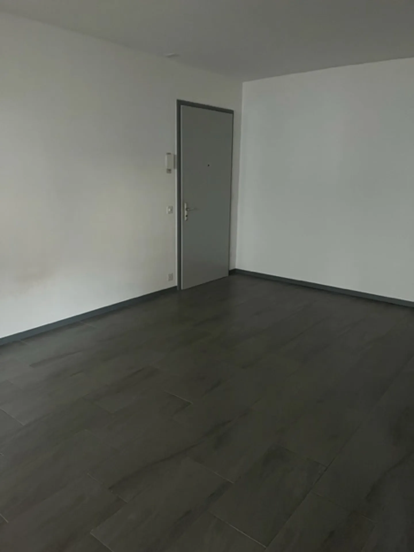 MURALTO, NOUS LOUONS 3 PIÈCES DANS UN QUARTIER TRANQUILLE ET CENTRAL - Photo 4 sur 8