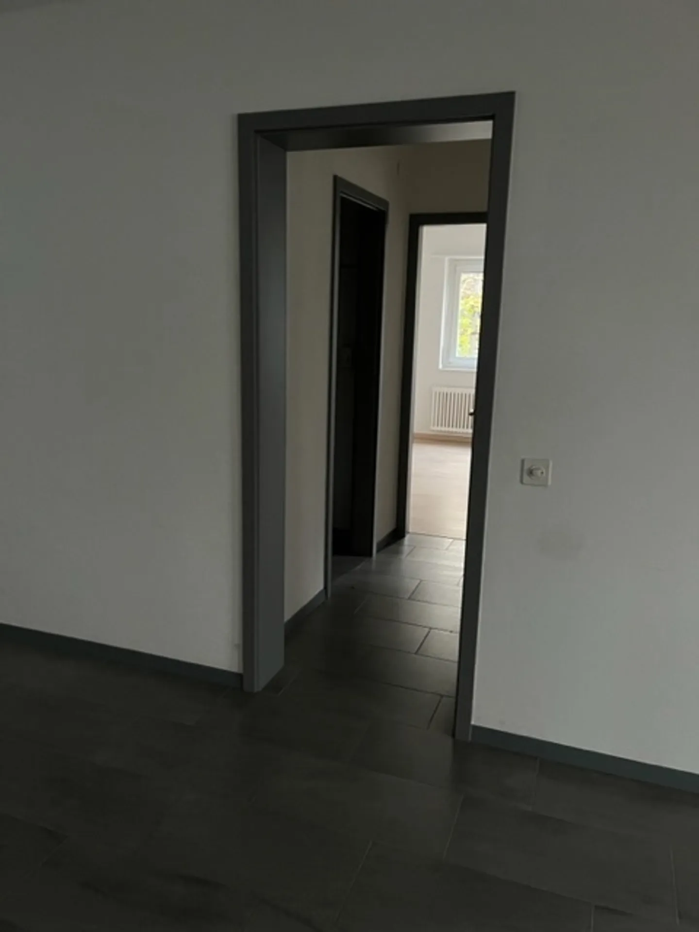 MURALTO, NOUS LOUONS 3 PIÈCES DANS UN QUARTIER TRANQUILLE ET CENTRAL - Photo 5 sur 8