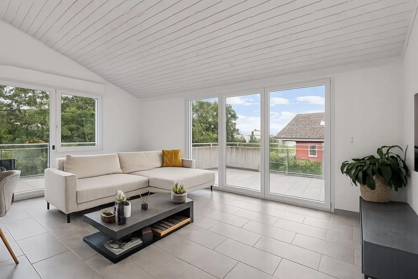 Charming 4.5-Room Apartment in Ursy - Photo 1 of 12