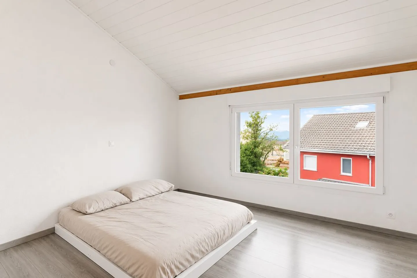 Charming 4.5-Room Apartment in Ursy - Photo 5 of 12