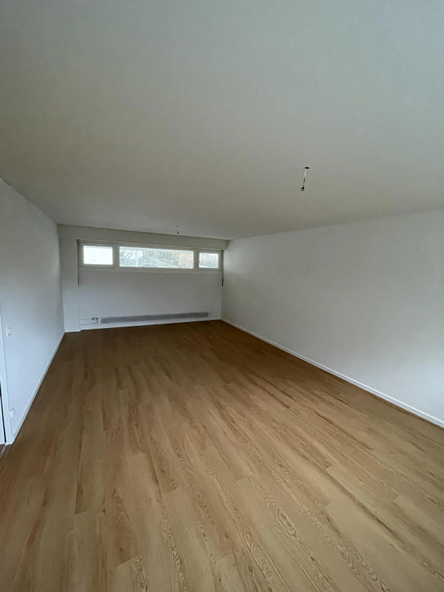 Grand espace hobby avec WC et douche à louer - Photo 2 sur 3