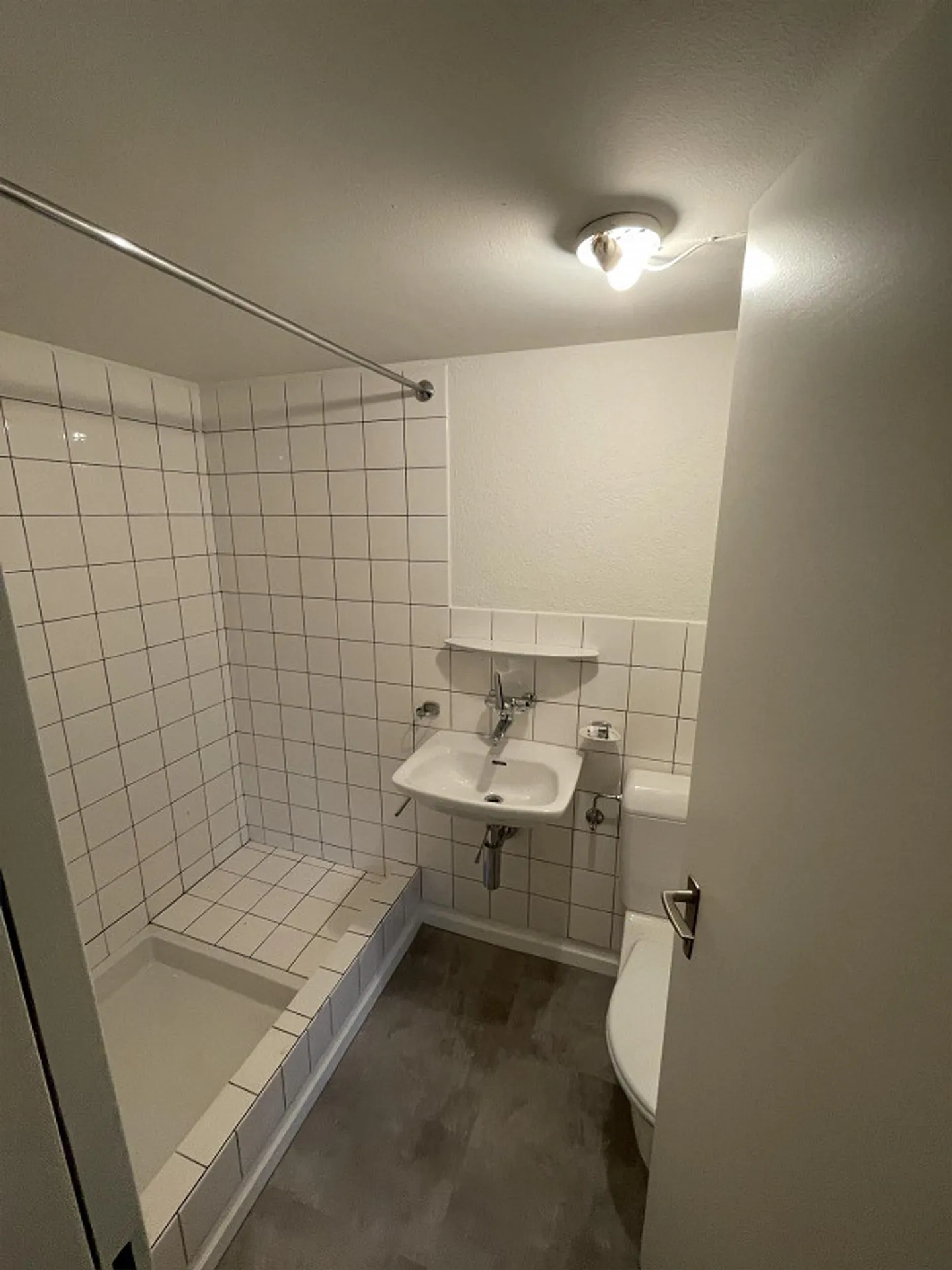 Grand espace hobby avec WC et douche à louer - Photo 3 sur 3