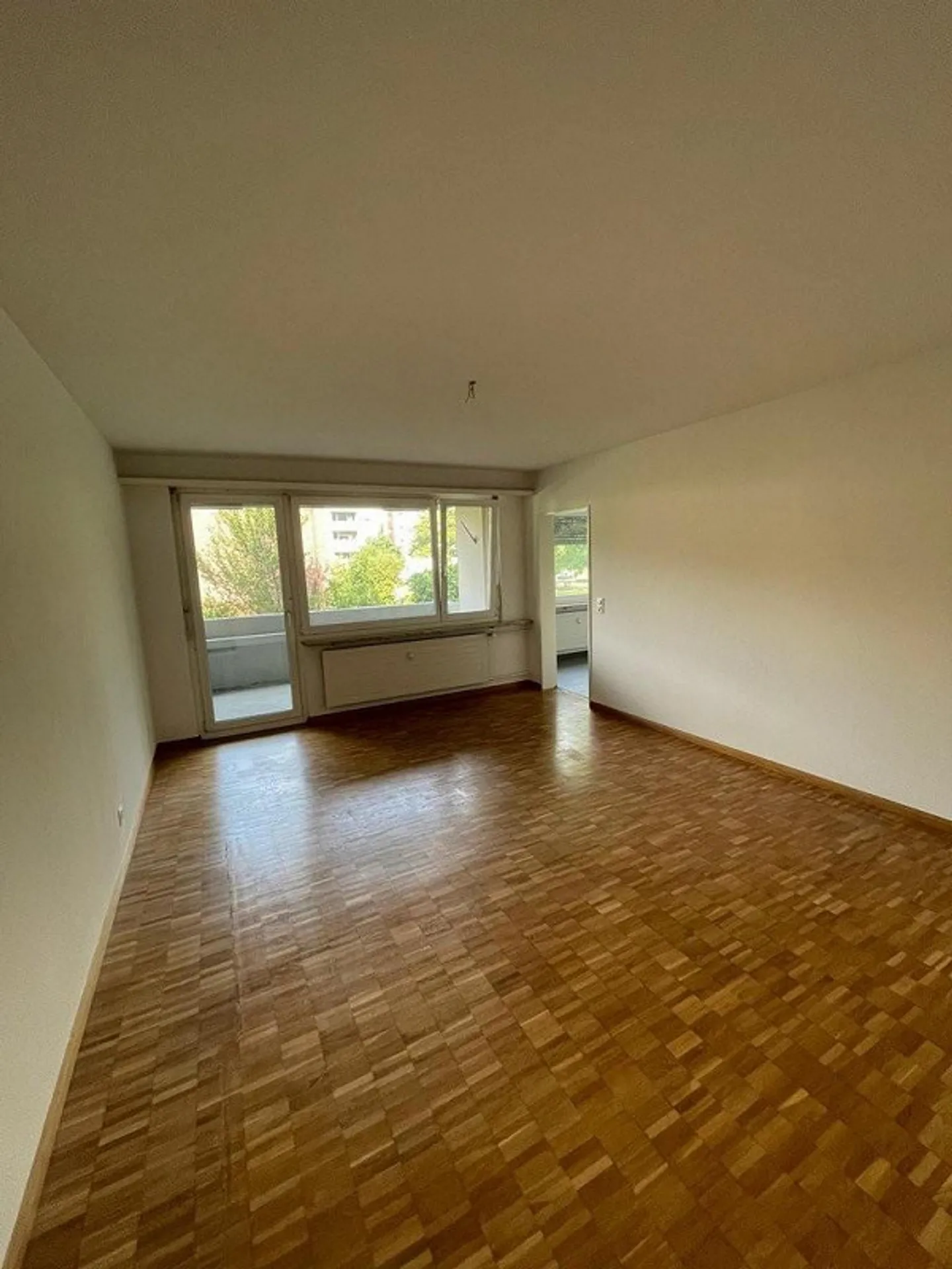 Bright 4.5-room apartment in a family-friendly location in Neu-Aesch - Photo 3 of 9