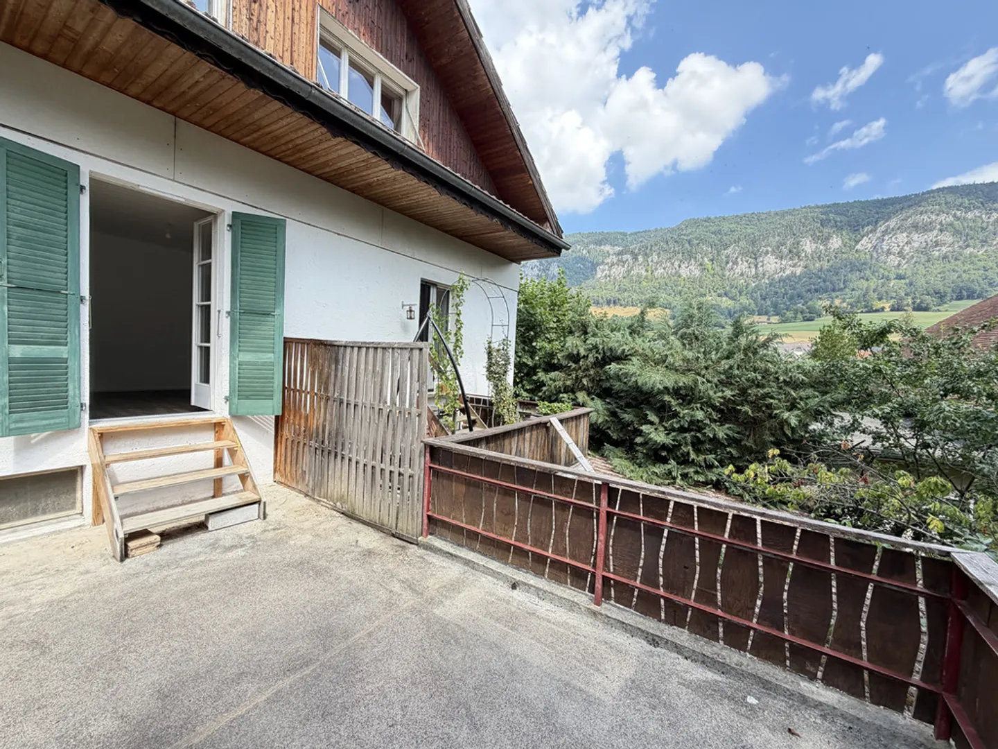 Appartement Charmant avec Terrasse - Photo 2 sur 10