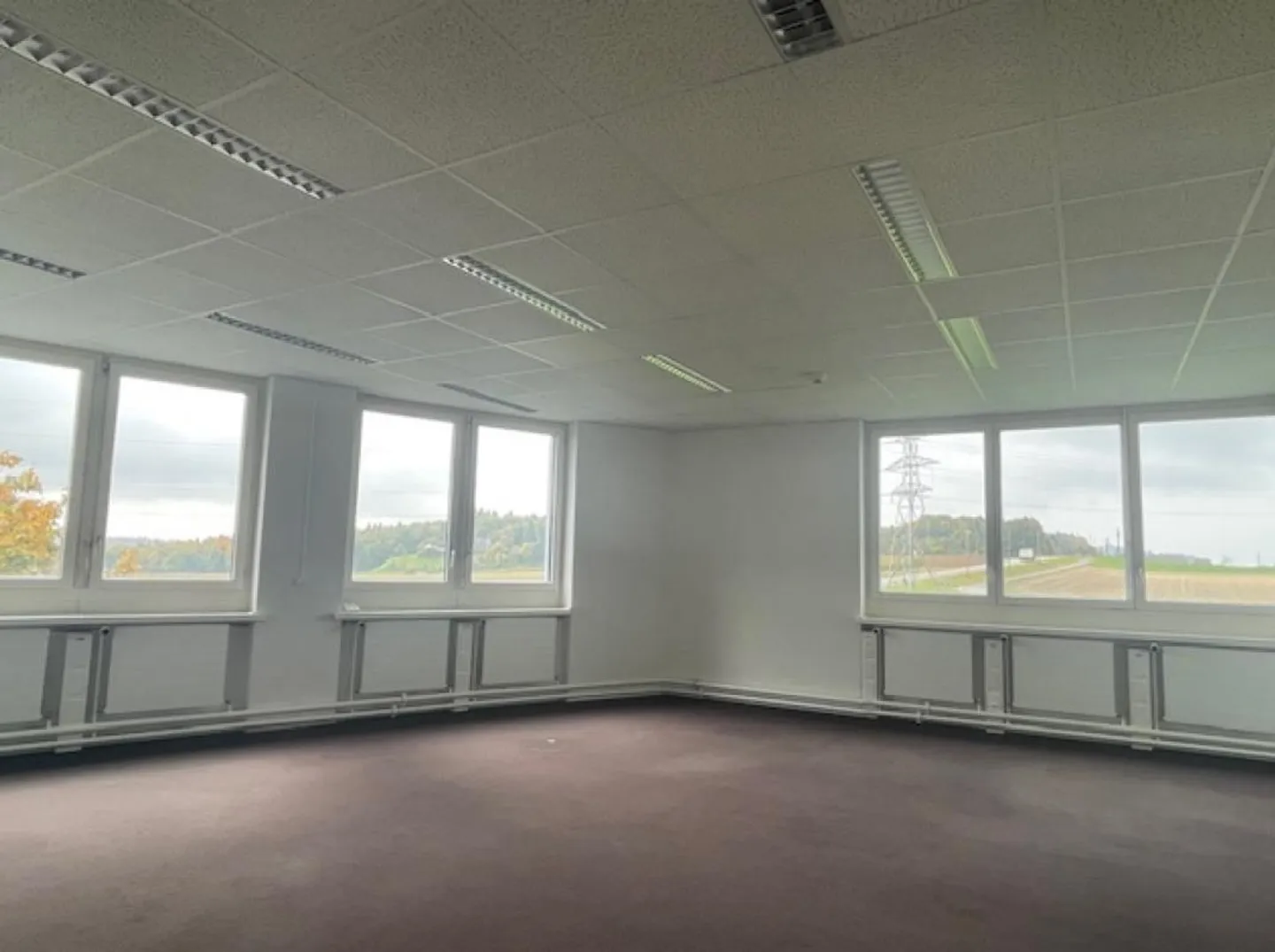 Spacious office space with a magnificent view - Photo 2 of 9