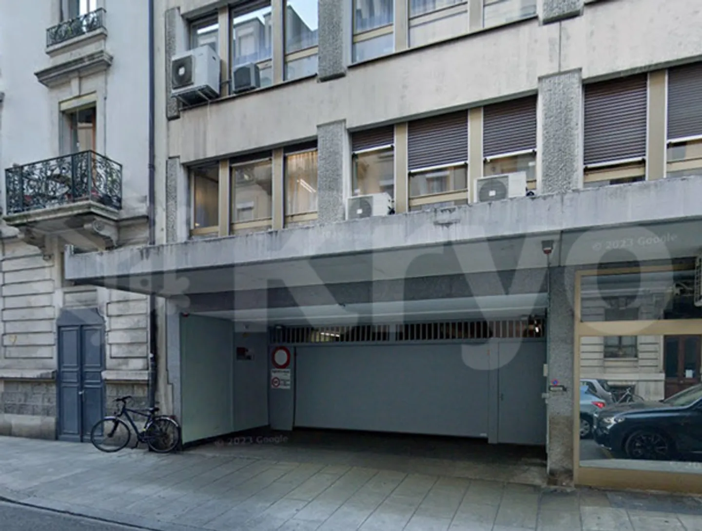 Box at Eaux-Vives for CHF 300.- - Photo 1 of 1