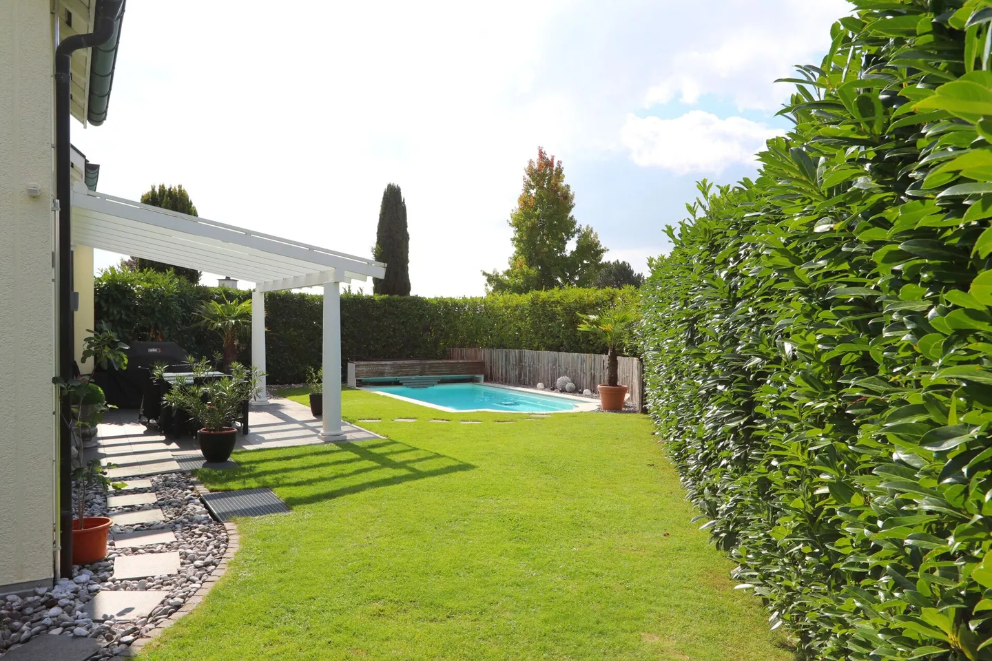 COMING SOON: 6.5-Room Semi-Detached House - Photo 2 of 3