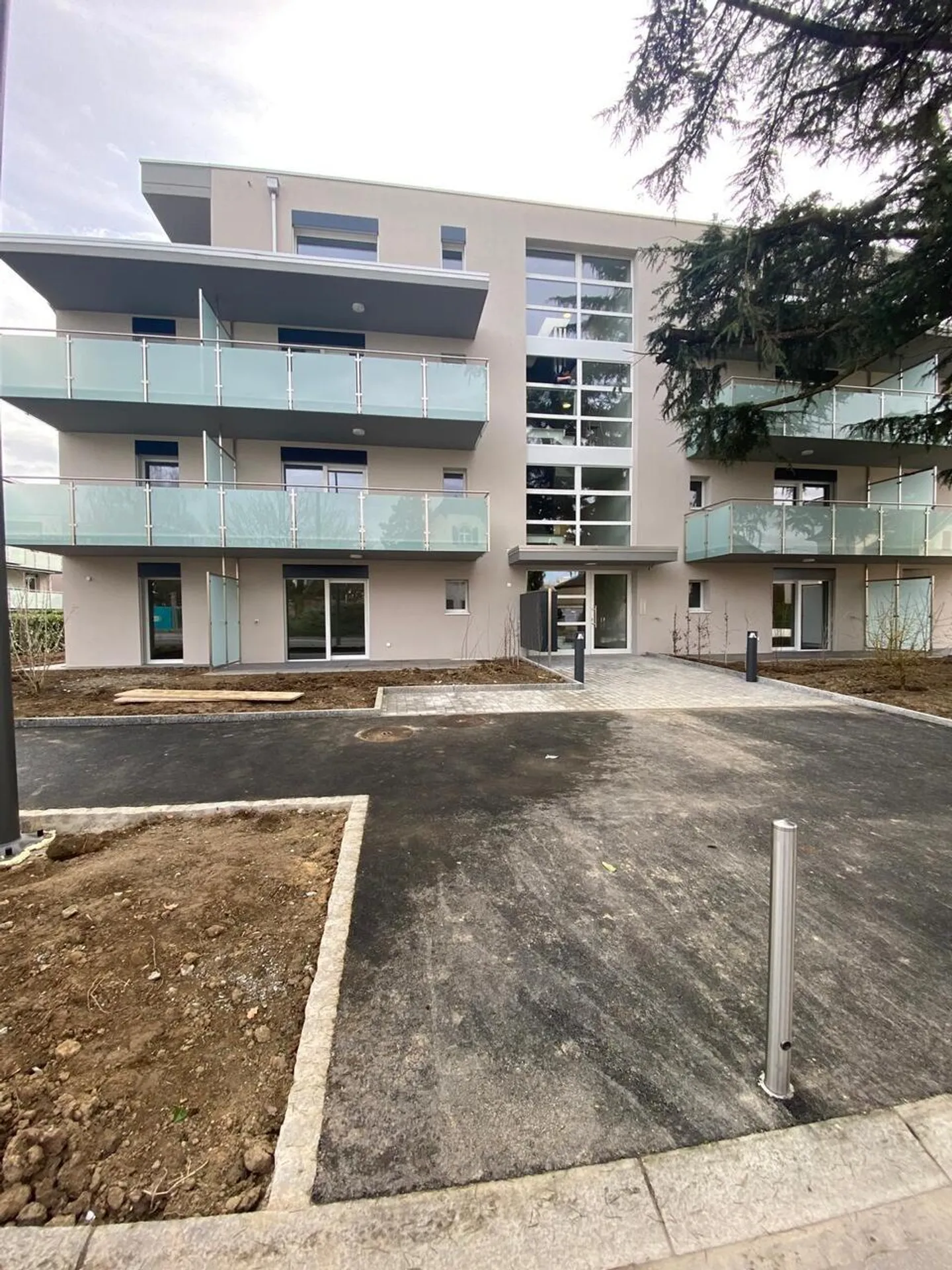 Studio Neuf avec Grand Balcon - Photo 1 sur 8