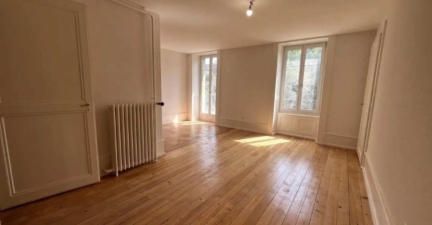 Magnificent 3.5 room renovated apartment with balcony and garden in Yverdon-les-Bains - Photo 2 of 6