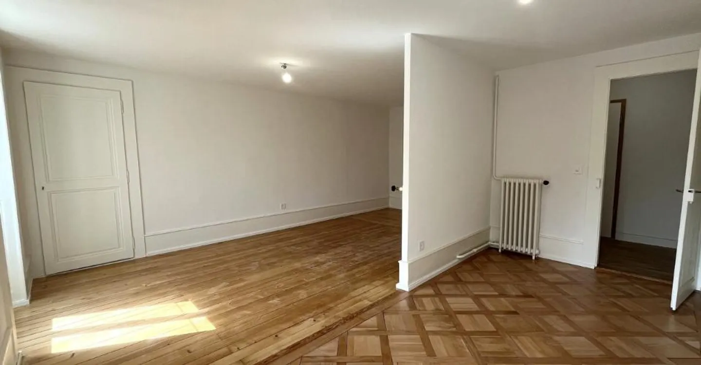 Magnificent 3.5 room renovated apartment with balcony and garden in Yverdon-les-Bains - Photo 3 of 6