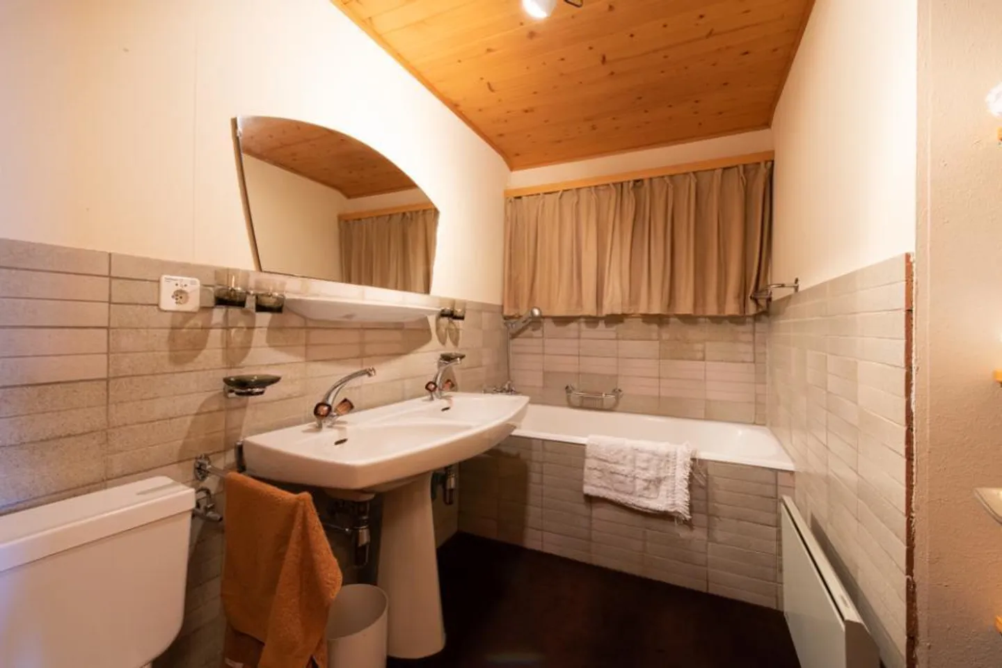 Chalet for sale - Photo 8 of 13