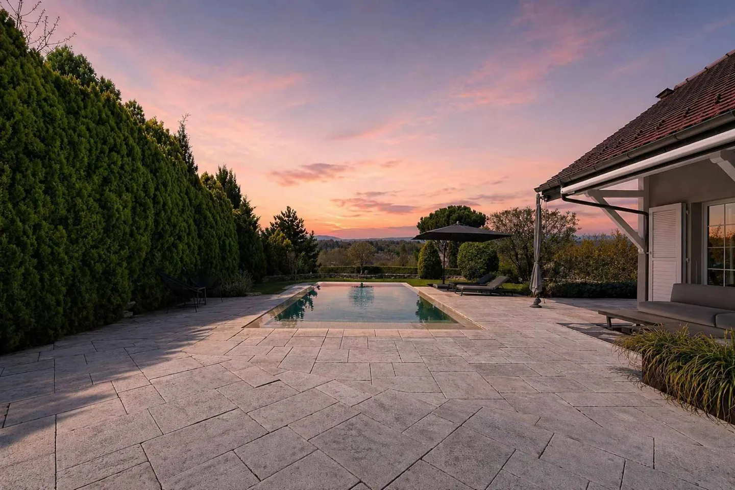 Elegant Villa with Stunning Views - Photo 3 of 13