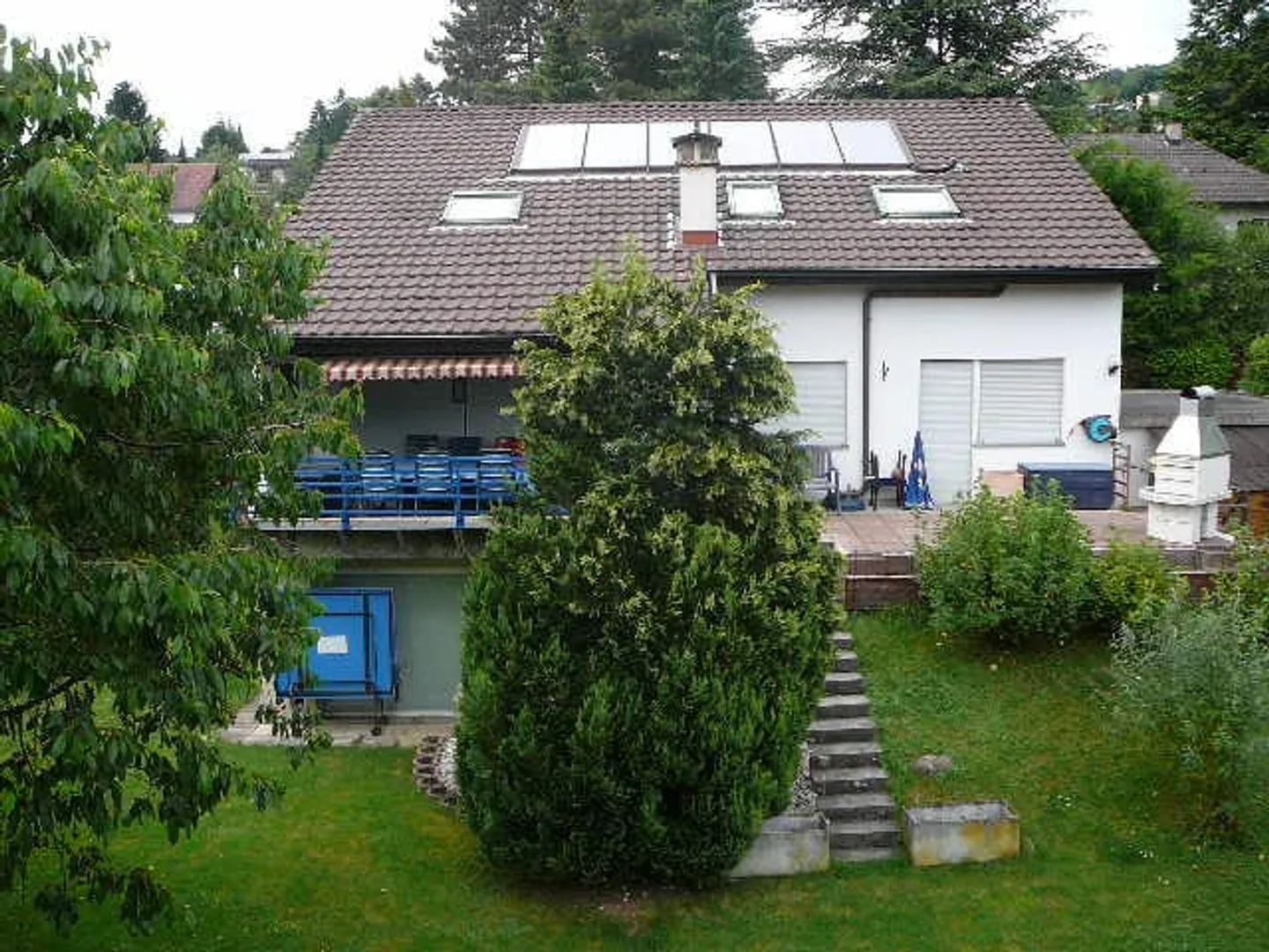 7-room single-family house with indoor swimming pool, sauna, and double garage - Photo 1 of 15