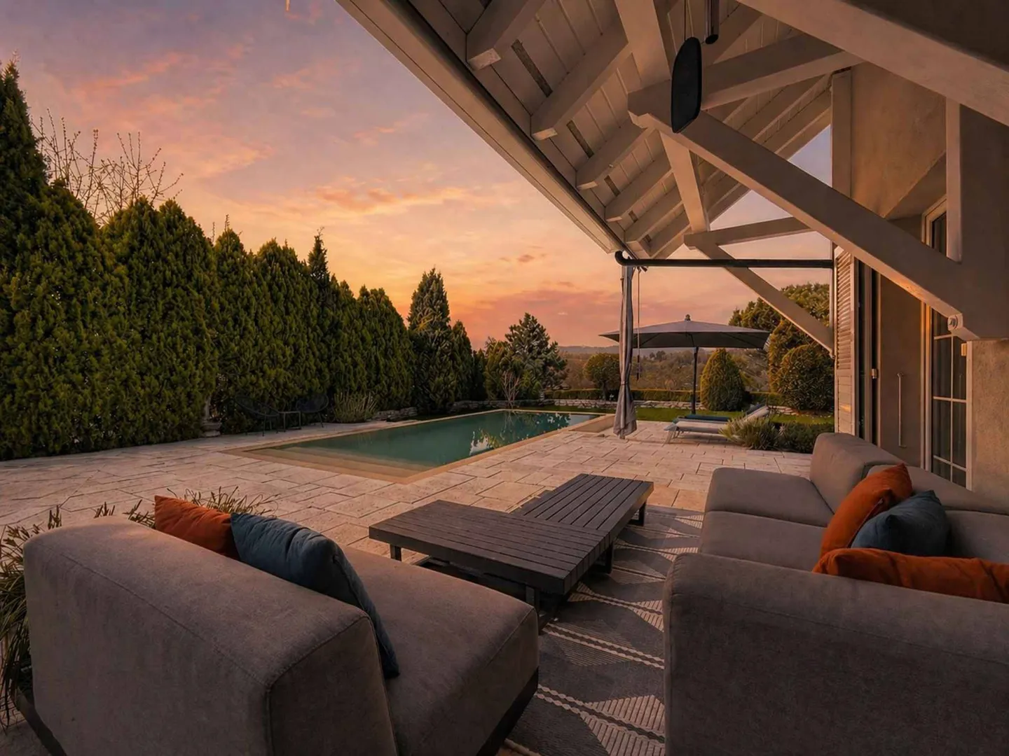 Elegant Villa with Stunning Views - Photo 6 of 13