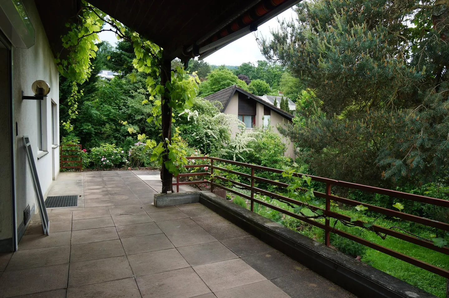 7-room single-family house with indoor swimming pool, sauna, and double garage - Photo 5 of 15