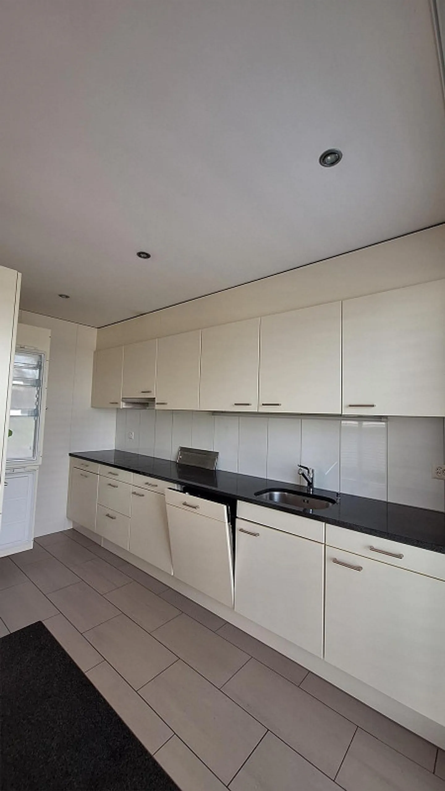 4.5-room apartment, centrally located, bright, spacious layout - Photo 2 of 8