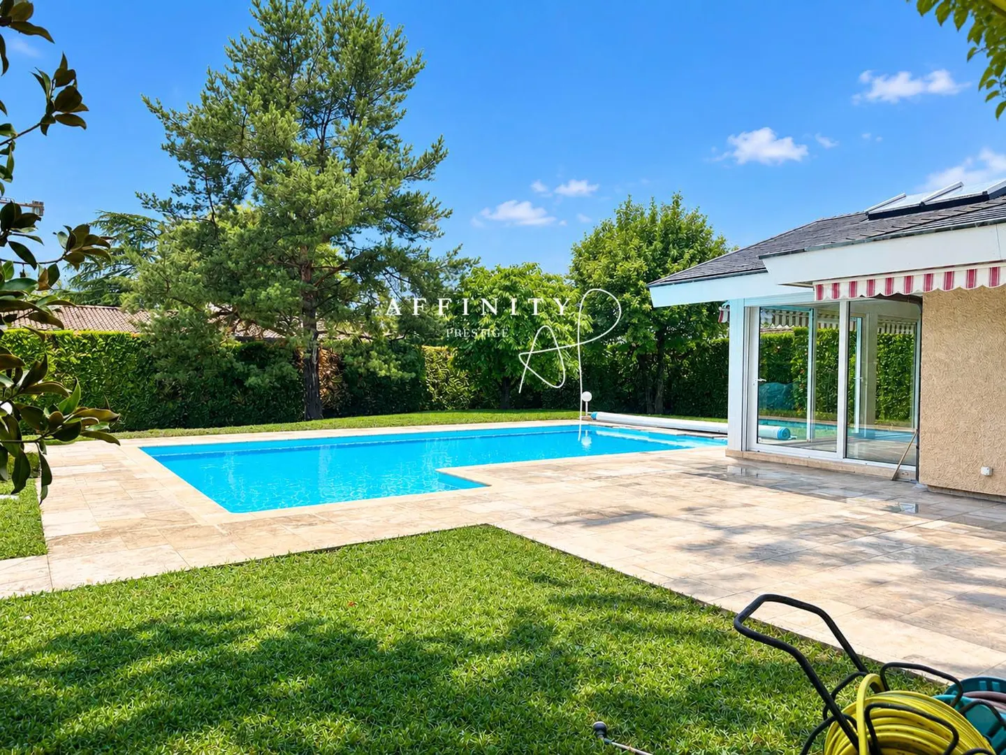 Elegante Villa mit Pool in Thônex - Foto 2 von 12