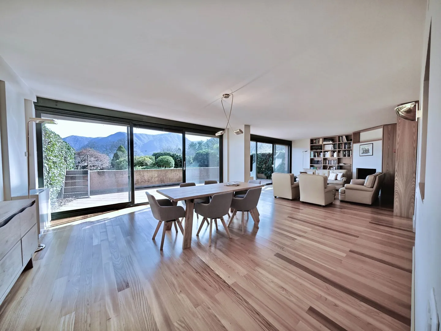 Lugano, Collina d'Oro: in the Residence "Parco Principe Leopoldo" apartment with 2 terraces, 3.5 rooms - Foto 1 di 12
