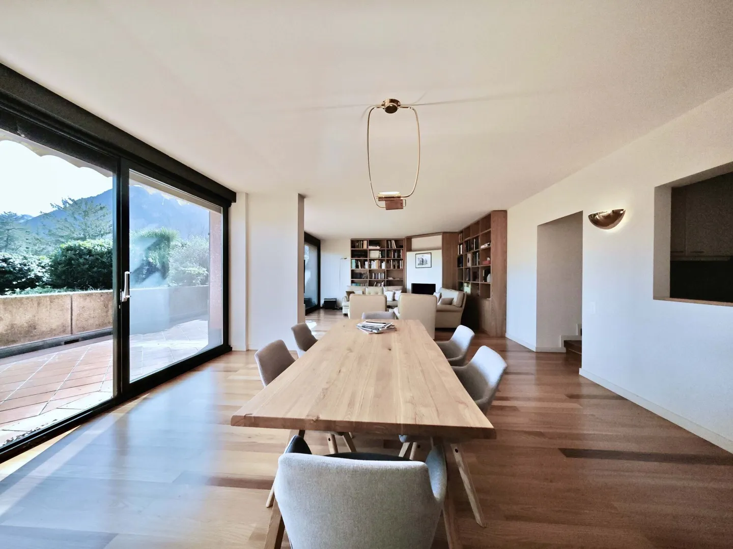 Lugano, Collina d'Oro: in the Residence "Parco Principe Leopoldo" apartment with 2 terraces, 3.5 rooms - Foto 2 di 12