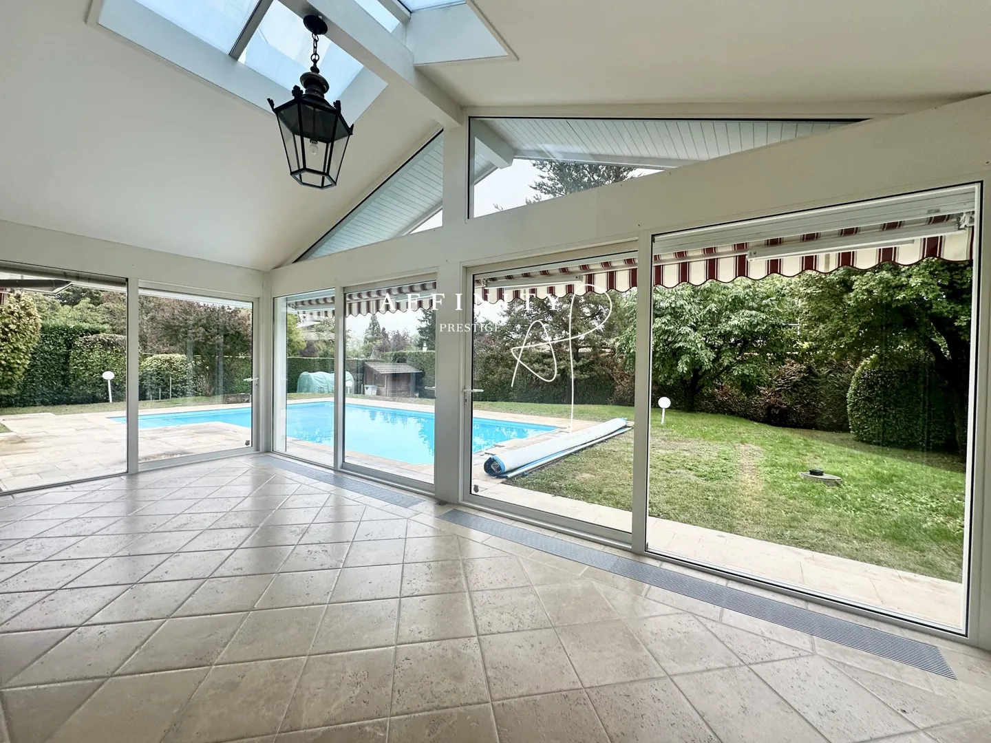 Elegante Villa mit Pool in Thônex - Foto 3 von 12