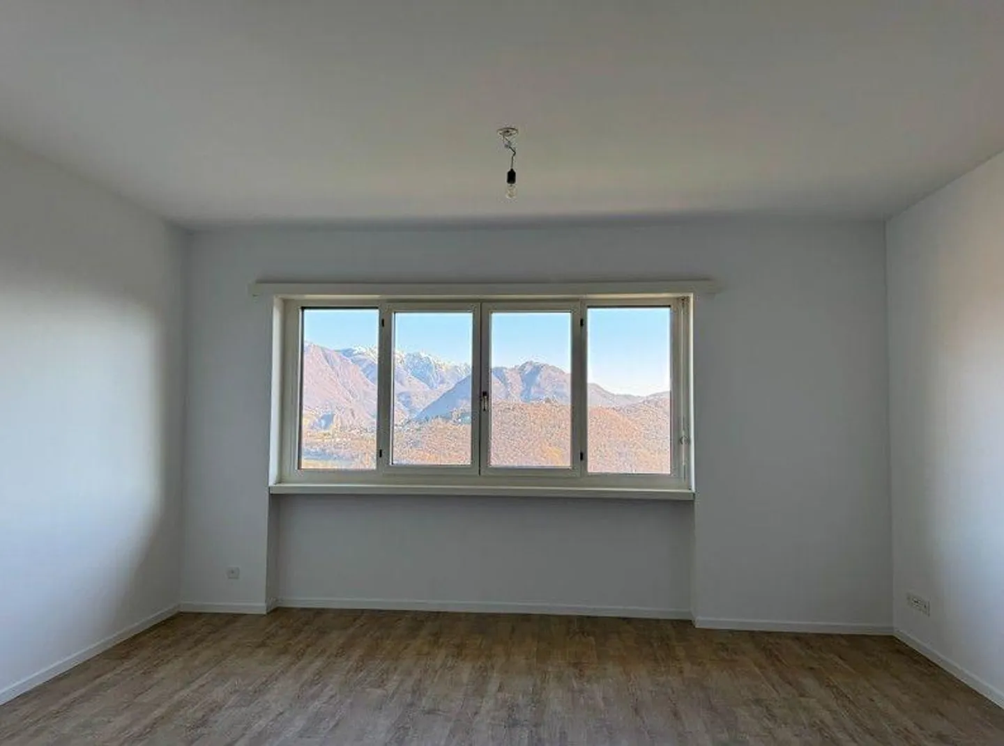 Living in Style Surrounded by Green – Spacious 4.5 Rooms with Garden - Photo 2 of 10