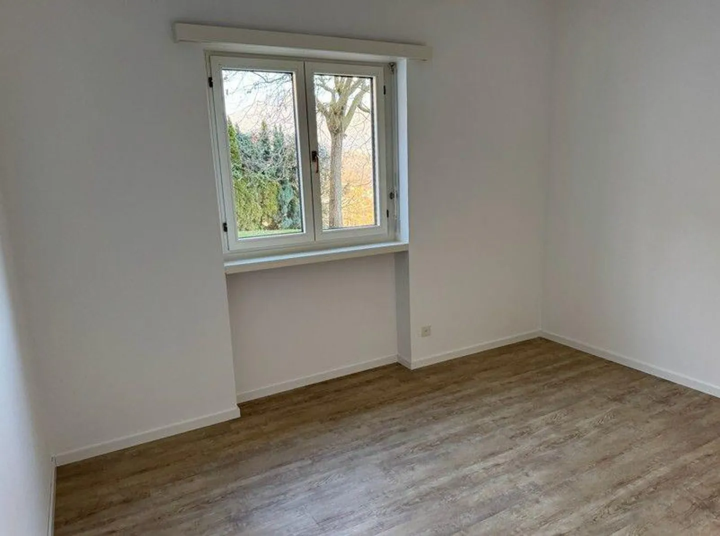 Living in Style Surrounded by Green – Spacious 4.5 Rooms with Garden - Photo 6 of 10