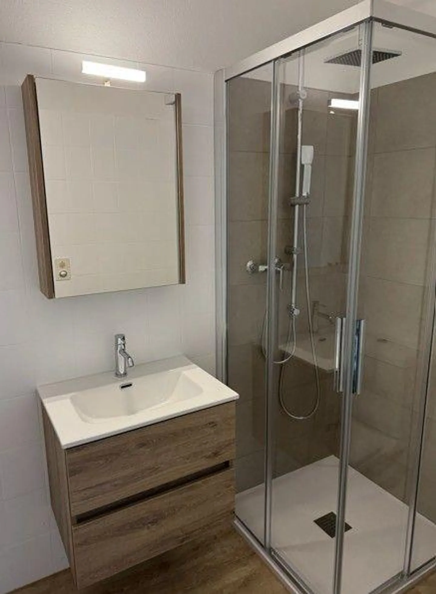 Living in Style Surrounded by Green – Spacious 4.5 Rooms with Garden - Photo 7 of 10