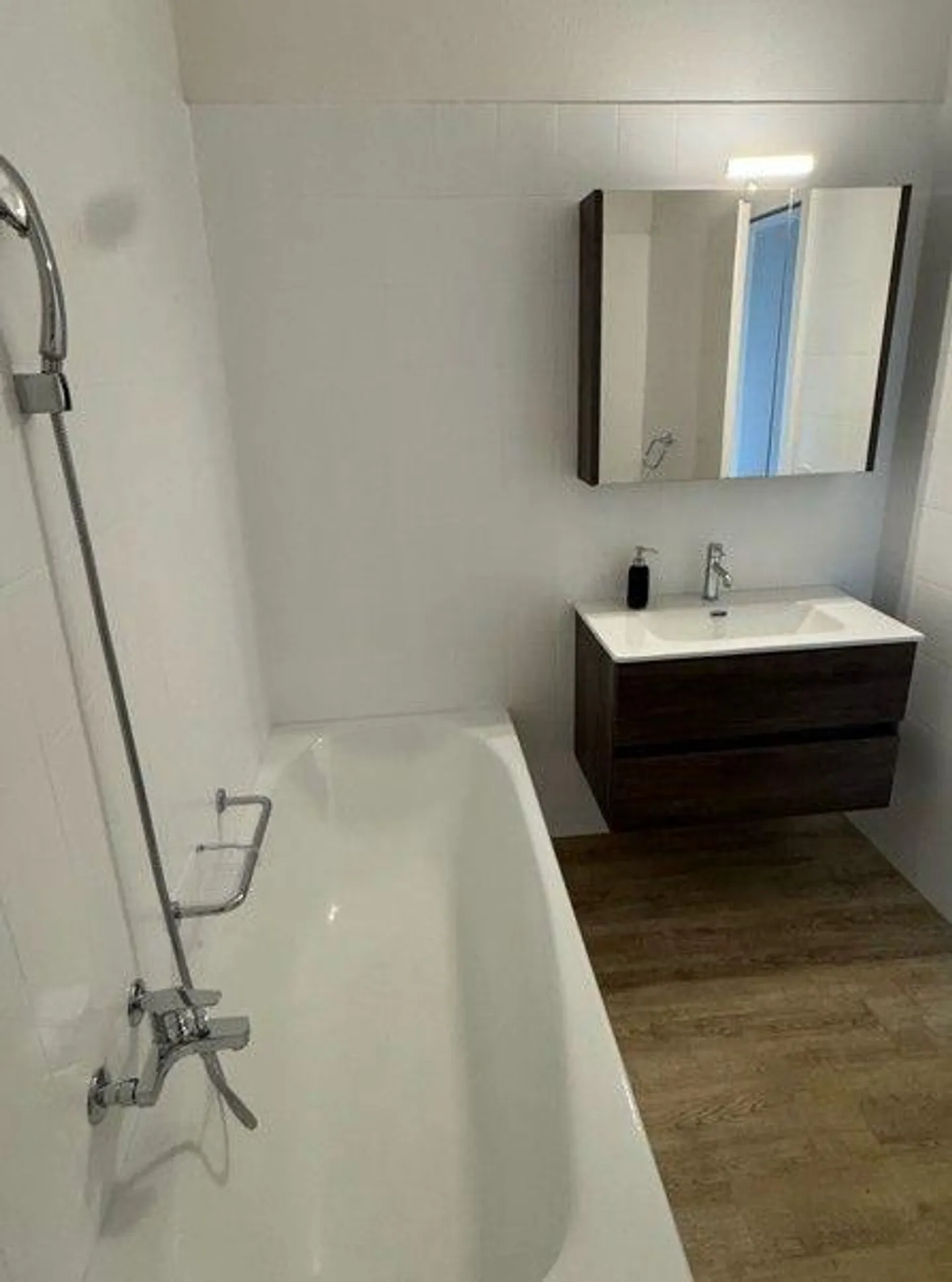 Living in Style Surrounded by Green – Spacious 4.5 Rooms with Garden - Photo 8 of 10