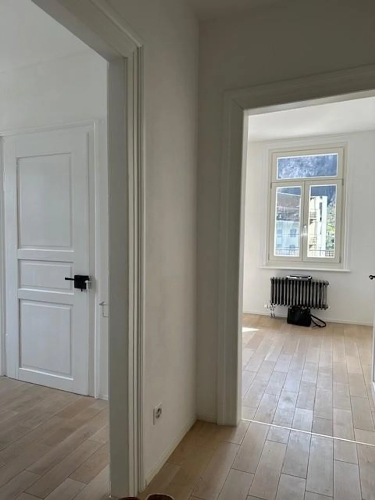 Charmante maisonette de 3 pièces avec 2 balcons dans un emplacement central - Photo 3 sur 8