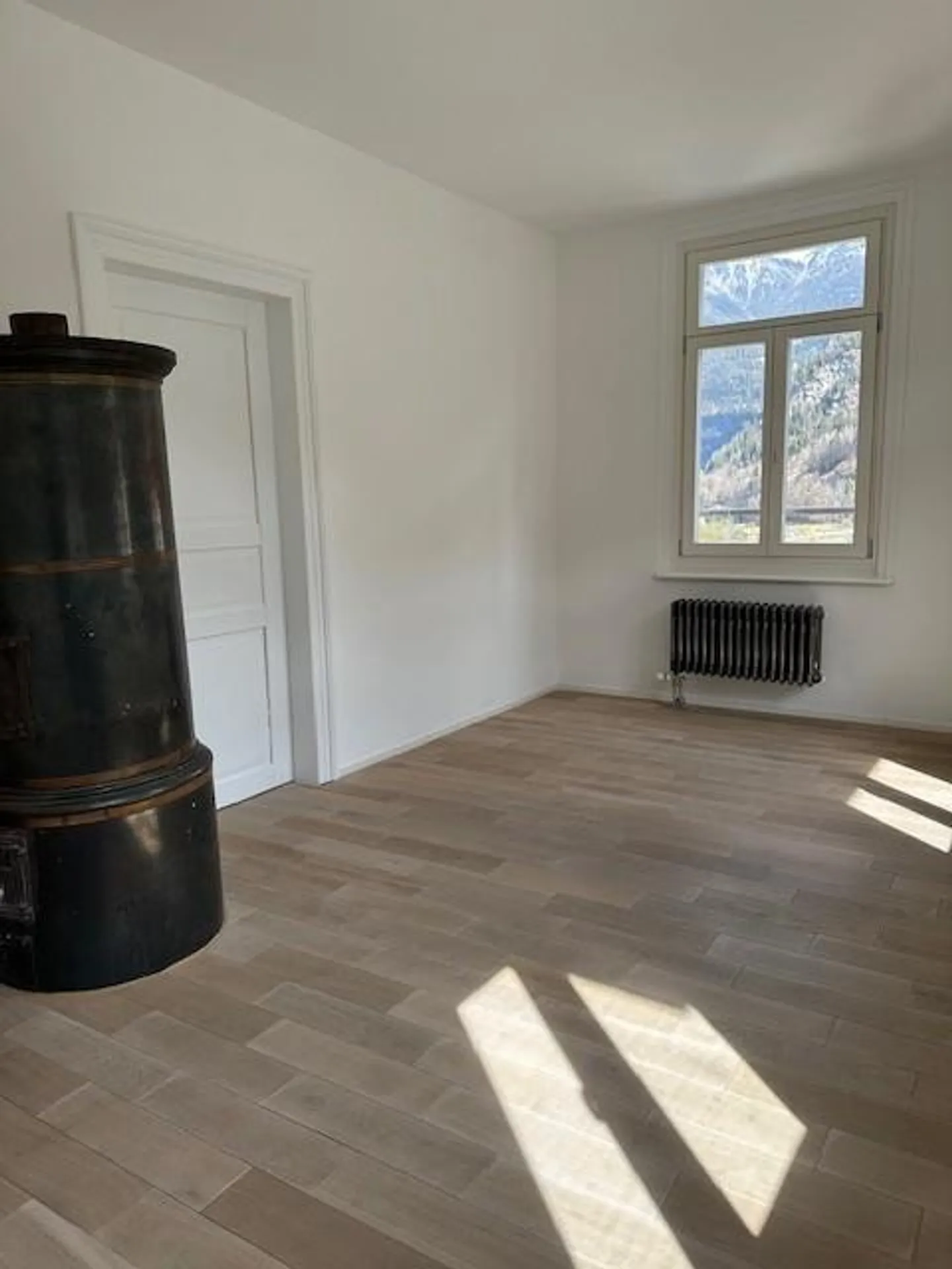 Charmante maisonette de 3 pièces avec 2 balcons dans un emplacement central - Photo 5 sur 8