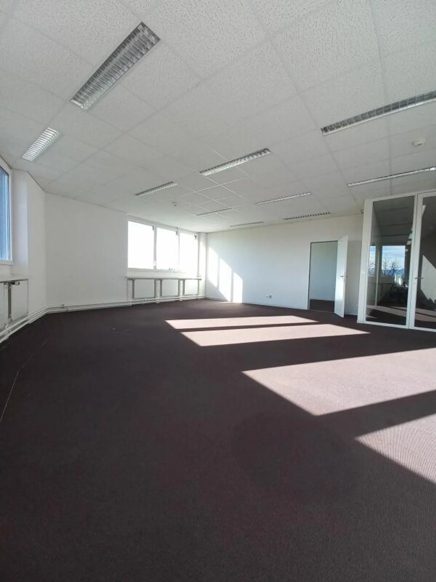 Office space for rent on the 1st floor - Photo 5 of 8